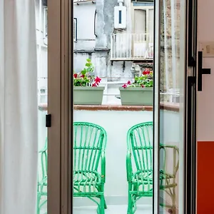 historical-center-charming-penthouse-with-balcony.hotels-amalfi.com/